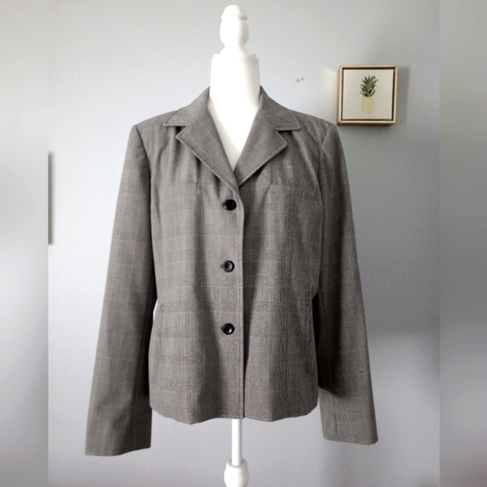 Blazer women Rafaella size 16 gray Style Casual 2 Pockets Good Condition Buttons